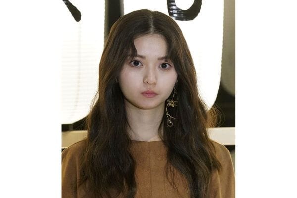【16万円のパンツ】齋藤飛鳥、今田美桜、のんも…ハイブランド下着“チラ見せ”コーデに「これが流行ったら女子は大変だな」「平成の腰パン文化が女子にも」SNSではツッコミも続出