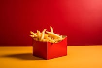【マクドナルド】の “美女当てクイズ” が、投稿2時間で2.5万超いいね…　即・特定した熱烈ファンたち「今すぐマック行ってくる！」