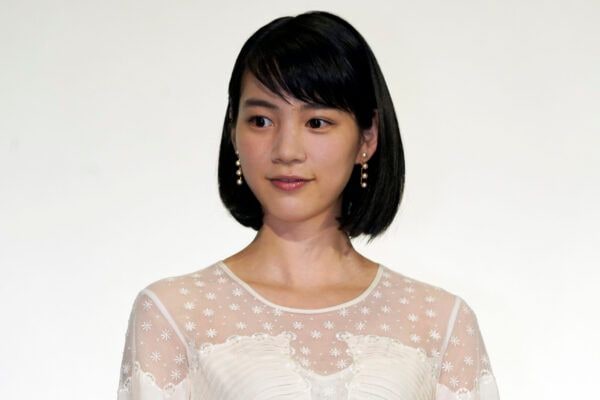 のん（32）のディズニー満喫姿がヤバすぎる！？“4個重ね”に「ぶっ飛んでる」「訳わからんけどめちゃカワイイ」とファン大興奮