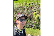 「遺伝子か…」「パパと同じ長さ！？」アンガールズ山根（50）、11歳長女とのディズニー2ショットにSNS衝撃！？抜群のスタイルが話題