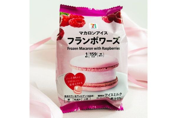 【セブン-イレブン】むっちり食感「マカロンアイス フランボワーズ」爽やかな甘酸っぱさに癒される“映えスイーツ”