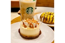 【スタバ新作】〜バナナスイーツ〜、むっちり食べ応え「バナナチョコドーナツ」＆食感が楽しい「バナナ&キャラメルケーキ」を実食！