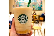 【スタバ新作】30周年の特別な一杯！「バナナ アフォガート フラペチーノ」ほろ苦い味わいを実食レポ♪