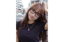 元SKE48・三上悠亜（32）美デコルテ全開の“大胆ベアトップ”姿で台湾夜市へ！色気漂う夏コーデに、国内外からも反響