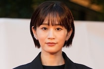 「こんなに痩せてた！？」前田敦子（34）が美デコルテ全開の白ドレス姿を公開！「一瞬、誰かと」激変ぶりに驚きの声