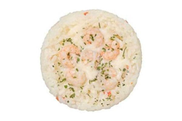 東京都足立区の “人気給食” が【セブンイレブン】に登場　「えびクリームライス」おむすび、ほか計4品