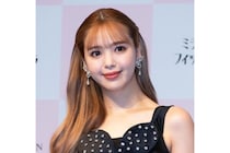 「神々しい」藤田ニコル（28）産後1カ月の“親子ショット”が反響！「18kg太った」報告に「ふっくらカワイイ」「ママになったニコルが一番輝いている」ファンから祝福の声