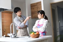 「姑かよ…」細かすぎる夫にイラッ！「掃除後の髪の毛チェック」「会話の言い回しを即訂正」妻たちの“我慢限界ライン”とは