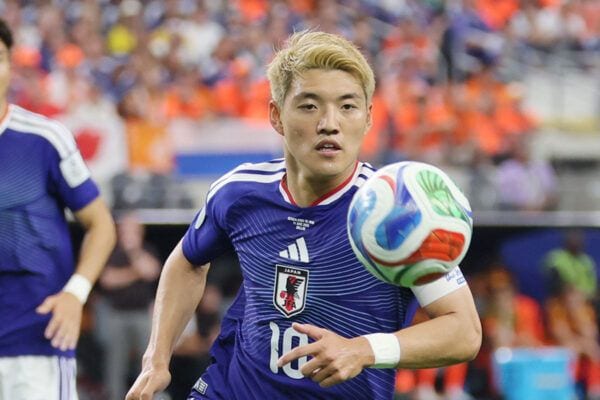 「ラブラブ感が尊すぎる…！」堂安律選手（28）誕生日にインフルエンサー妻との2ショ公開！「美人奥さん」「お似合いすぎる」祝福の声