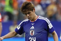 【サッカーW杯】佐野海舟　世間を騒然とさせた “美人モデル” の年上妻（27）　今度は ヘソ出しルック で「ブランド知りたいです！」