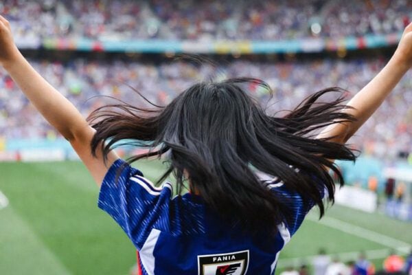 【サッカーW杯】日本代表選手の「彼女疑惑」でファン疑心暗鬼…!?ウワサの27歳美女・新田さちかが明かしたVIP席観戦の真相