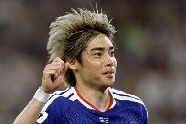 【サッカーW杯】「見間違えるレベル」伊東純也と激似…!?若かりし頃の画像がイケメンすぎるとSNSで話題!「寝耳にウォーター」な《大物タレント》とは
