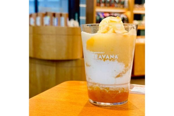 【スターバックス ティー & カフェ】“飲む南国パフェ”「パイン&ココナッツ フローズン ティー フロート」950円の実力を検証!