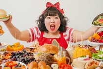 皆の【好きな食感】ランキング！　5位「ふわふわ」、4位「パリパリ」…　3位は「唐揚げ＆ポテト」、2位は「餅＆うどん」のイメージ