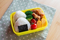 夏に気をつけたい“お弁当の食中毒”手洗いナシって危険なの…？保冷剤は上？下？対策が必要な“根拠”を栄養士が解説