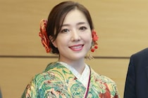 平原綾香（42）「値段を聞くと、驚くと思います」…　いつも着用の “ネックレス” 明かす　「すてきですね」「あーやにピッタリ」ファン共感