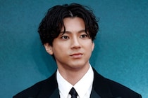 元乃木坂と結婚した “超イケメン”人気俳優（35）、腫れた顔をアップして騒然…　「きれいなお顔が…」「痛そう」心配の声も
