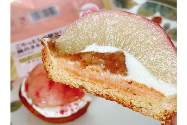【ローソン】「桃」半玉に衝撃…話題のタルト、食べ応えは…「ウチカフェスイーツ」3品を食べ比べ♪