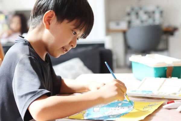 「朝の涼しい時間に勉強を…」小学校の“夏休みプリント”にツッコミ殺到!「昭和かよ」「今は10時以降危険」