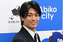 「2人でM-1出れる」　中村敬斗（25）のイケメン投稿に、久保建英（25）が容赦ない “激速プレス”！　仲良し過ぎな 《代表コンビ》 にファン歓喜