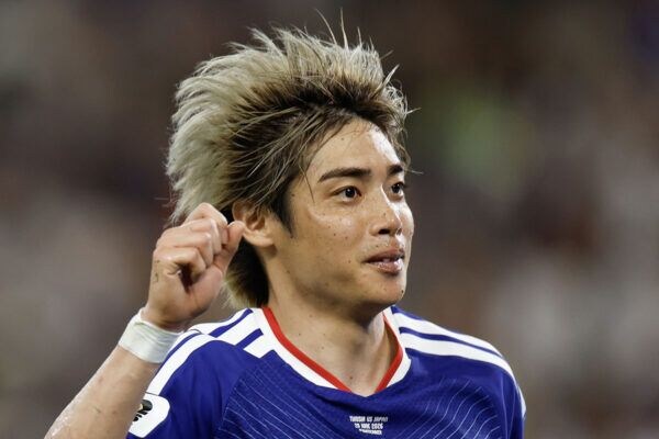 「ピッチの人とは別人」伊東純也（33）の“福岡オフショット”が話題！ハンカチ＆田村淳風グラサン姿に「あざとい」「なんだろうこの人の可愛さは」ファン悶絶