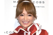 「筋肉美ジュいいね」…　浜崎あゆみ（47）驚愕の “バキバキ・ショット” にファン大興奮！　「えぐい」「どんどんマッチョになる」