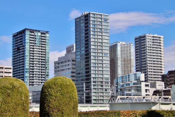 【東京23区】マンション購入　《世帯年収 2000万円以上》 必要が3割…　価格高騰で検討者の6割が「1億円超」を選択、“郊外シフト”の動きも