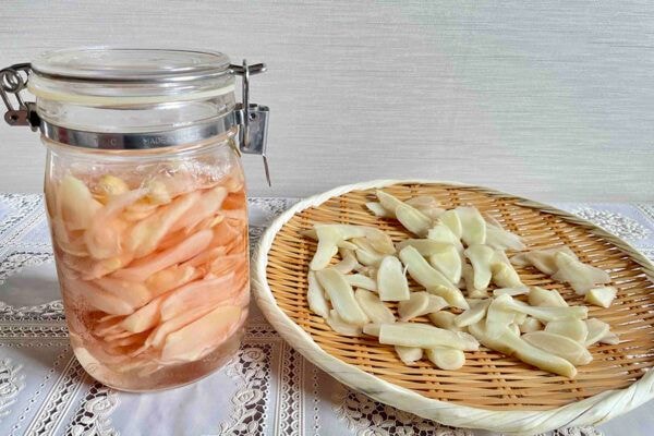 【夏休みの自由研究】お酢をかけるとピンクに激変！？新ショウガの「自家製ガリ」で実験！親子で楽しむ作り方＆効果を栄養士が解説