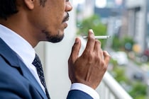 【調査】オフィスのタバコ臭で、若手の4割が 《離職》 検討…？　Z世代アンケートで見えた、放置できない職場の “ニオイ問題”
