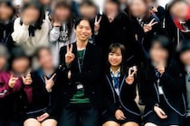 「生徒と恋愛する気はなかった」 【16歳差婚】元アイドル（25）、担任教師へ猛アタック…　振られても諦めなかった “7年後の末路”