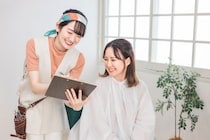 【美容師に聞いた】初回の美容室…担当はどう決められている？来店時の“服装の正解”とは
