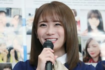 「何ちゅ～表情」「別人では」… 【元乃木坂】秋元真夏（32）、“すっぴん自撮り” に SNSどよめく　「全然違う」
