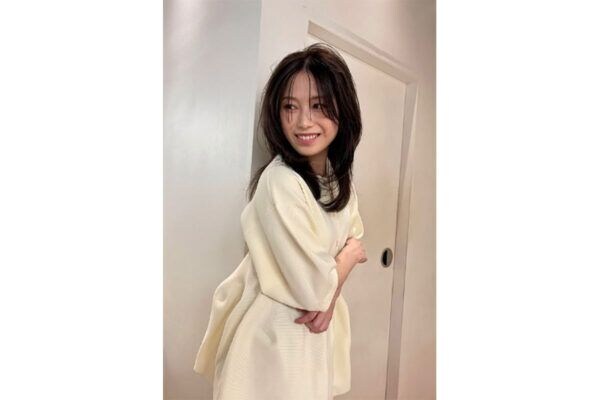 元AKB48、横山由依(33)「15cm切りました」爽やかボブへの”大胆イメチェン姿”を披露!