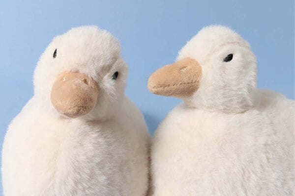 「カモ…欲しいカモ」 アヒル&カモそっくり “スリッパ” に 「やばいかわいいwww」「汚れても捨てられない」悶絶の声