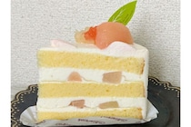 【シャトレーゼ】“純生クリーム”がずっしり、国産桃のリッチなケーキ「北海道産純生クリーム使用 プレミアムショート 山梨県産白桃」に舌つづみ♪