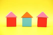 現代人の7割が感じる、「面倒」な「近所づきあい」…　ウワサ話・プライベートの詮索…　上手に交わす方法とは？