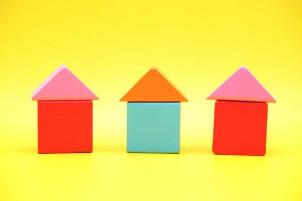 現代人の7割が感じる、「面倒」な「近所づきあい」…　ウワサ話・プライベートの詮索…　上手に交わす方法とは？