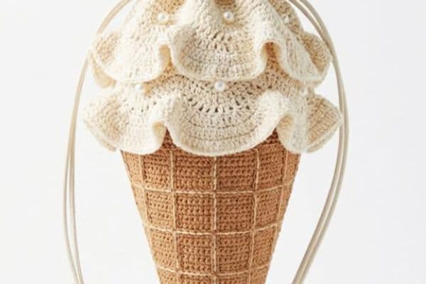 「天才的だ」 “ソフトクリーム” そっくり、かぎ針編みバッグに熱視線　「目がクギ付け」「持ってたら絶対褒められる」