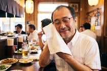 令和の高校生たち、ビックリするほど【おじさん】に寛容？？　《すね毛》《顔おしぼり》《若作り》…　調査で見えた、若者の “優しさ” とは