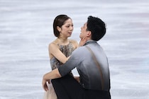 【電撃婚約を発表】「りくりゅうペア」木原龍一（34）三浦璃来（24）、“氷上でのプロポーズ写真”に祝福の声が殺到