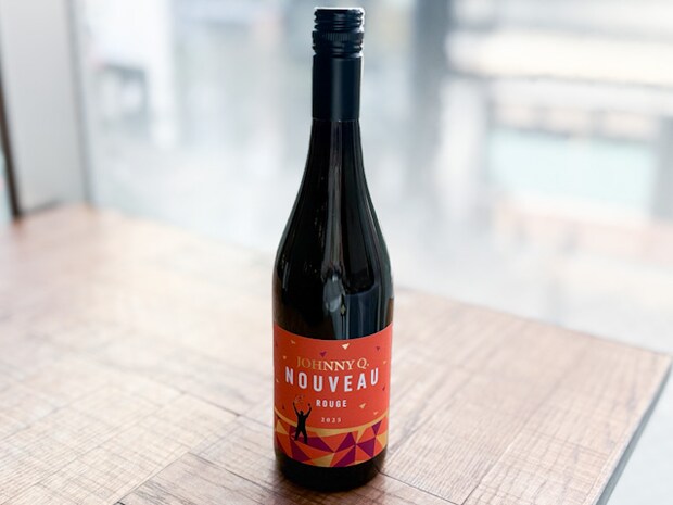 テーブルに置かれた「ジョニーQ ヌーヴォ 2025(立冬ヌーヴォ)」