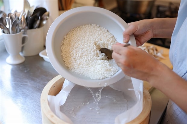 餅米を使わなくてもOK!「鮭ときのこのおこわ風」作り方①