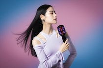 髪・頭皮・顔まで！とかすだけの“ながらケア”EMS搭載の美容ブラシ「クリオネ スパプラス」