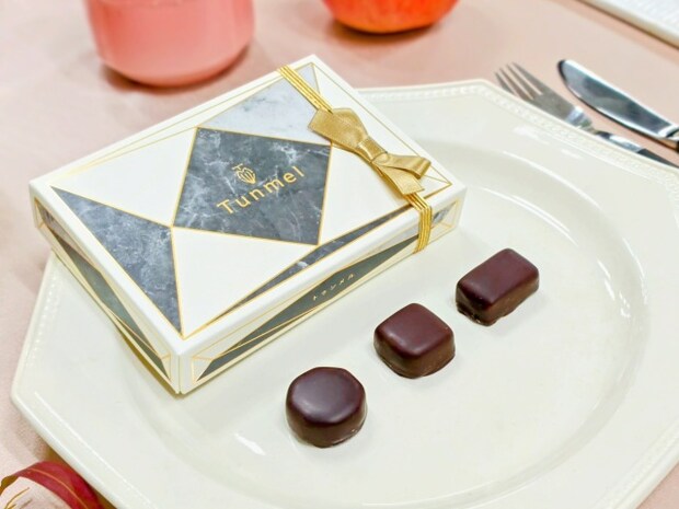 江崎グリコ「Tunmel」・ボンボンショコラ　カカオセレクション新作発表会でのディスプレイ3