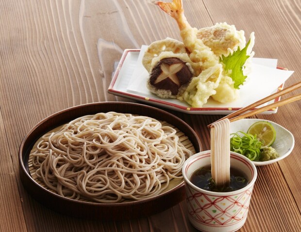 昨シーズン40万食完売！しなやかなコシとのど越しが楽しめる手延べそば「ナナサン年越しそば」で年越しはいかが？