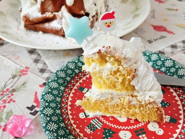 ベーカリー「DONQ（ドンク）」イタリア伝統発酵菓子「パンドーロ」・ケーキカット2