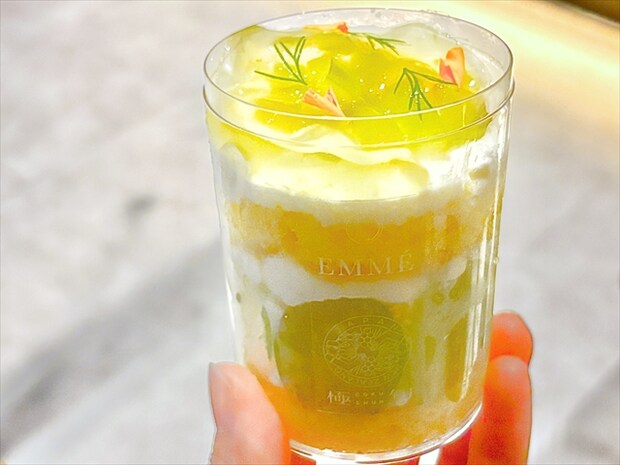 EMMÉ×極旬シャインマスカットのハーブ香るショートケーキ