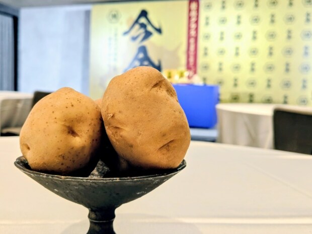 湖池屋オンラインショップ限定・「今金男しゃくポテトチップス」に使用される「今金男しゃく」（先行お披露目会にて）2