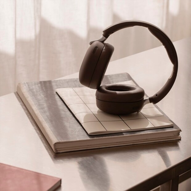 チョコレートのようなブラウンカラー♡密閉型ワイヤレスヘッドホン「Sudio K2 Pro」に新色が登場