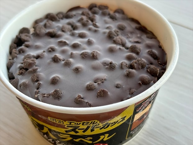 明治 エッセル スーパーカップ 大人ラベル とことんショコラ　天面